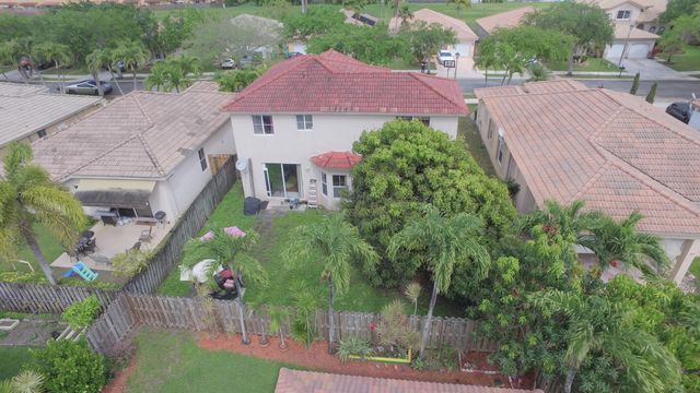 405 E Royal Cove Circle, Davie, FL 33325