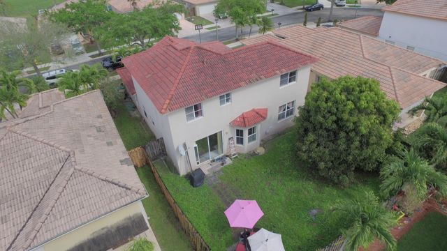 405 E Royal Cove Circle, Davie, FL 33325