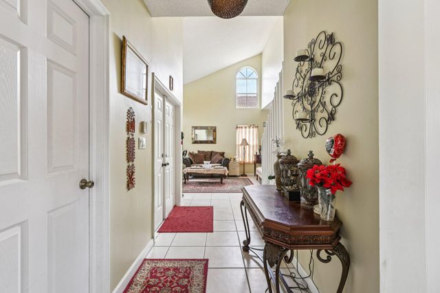 405 E Royal Cove Circle, Davie, FL 33325