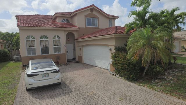405 E Royal Cove Circle, Davie, FL 33325
