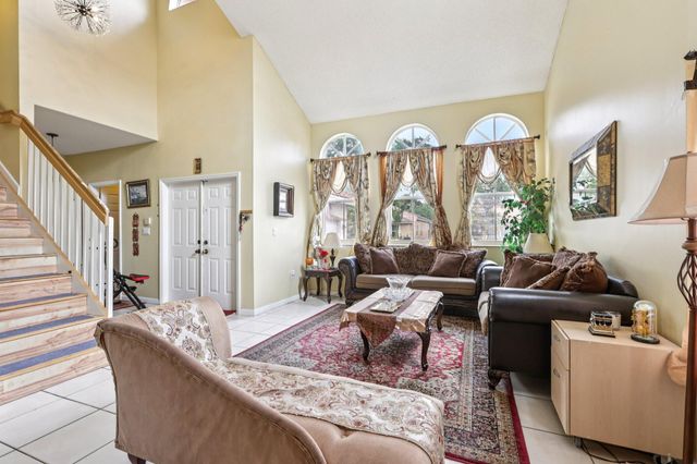 405 E Royal Cove Circle, Davie, FL 33325