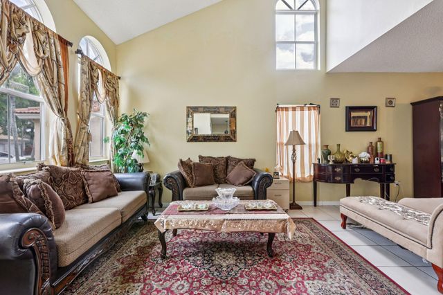 405 E Royal Cove Circle, Davie, FL 33325