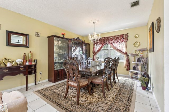405 E Royal Cove Circle, Davie, FL 33325