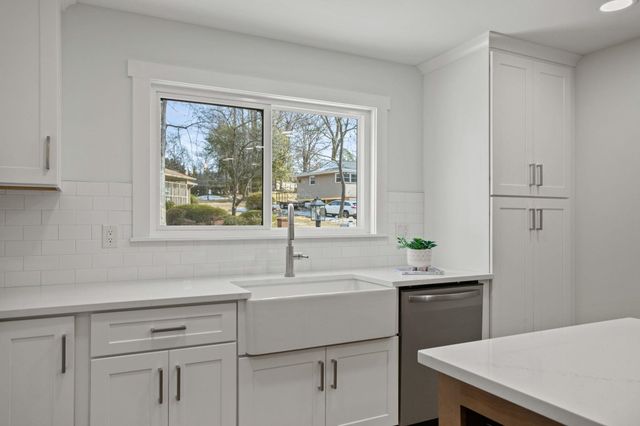 1005 Summit Drive, Greenville, SC 29609