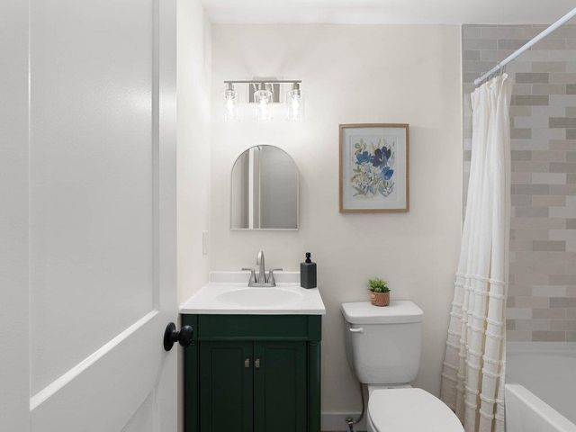 1005 Summit Drive, Greenville, SC 29609