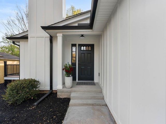 1005 Summit Drive, Greenville, SC 29609