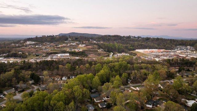 1005 Summit Drive, Greenville, SC 29609