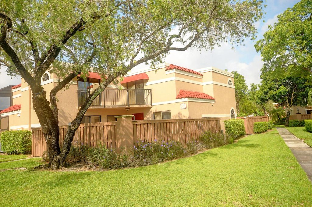 8225 Severn Drive D, Boca Raton, FL 33433