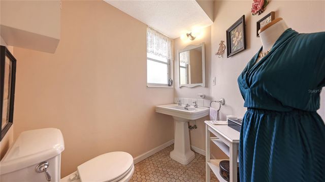 5343 BARBAROSSA AVENUE, Sarasota, FL 34235