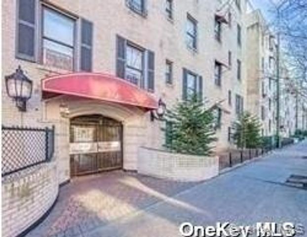 21-05 33 Street 5F, Astoria, NY 11101