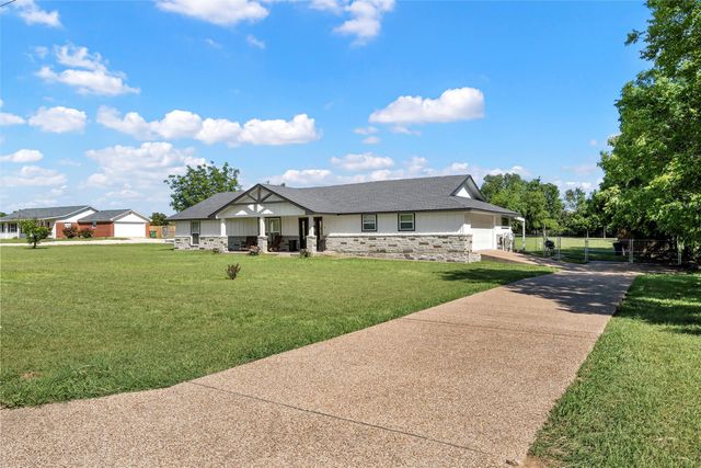 1125 Shilling Drive, Elm Mott, TX 76640
