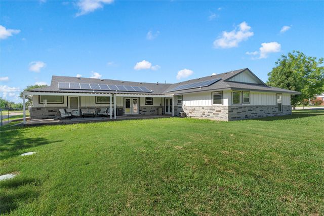 1125 Shilling Drive, Elm Mott, TX 76640