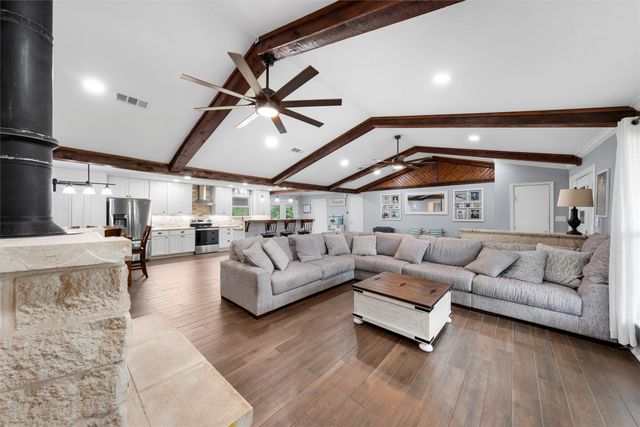 1125 Shilling Drive, Elm Mott, TX 76640