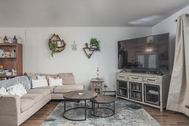 1585 GILLAM WAY, Fairbanks, AK 99701