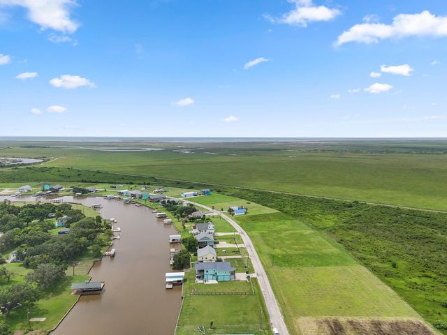 6 County Road 291, Sargent, TX 77414