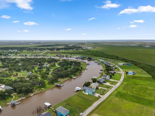 6 County Road 291, Sargent, TX 77414