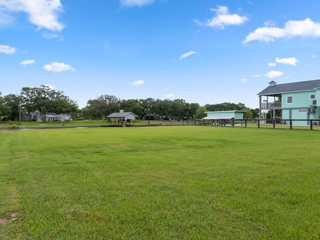 6 County Road 291, Sargent, TX 77414