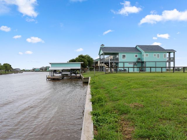 6 County Road 291, Sargent, TX 77414