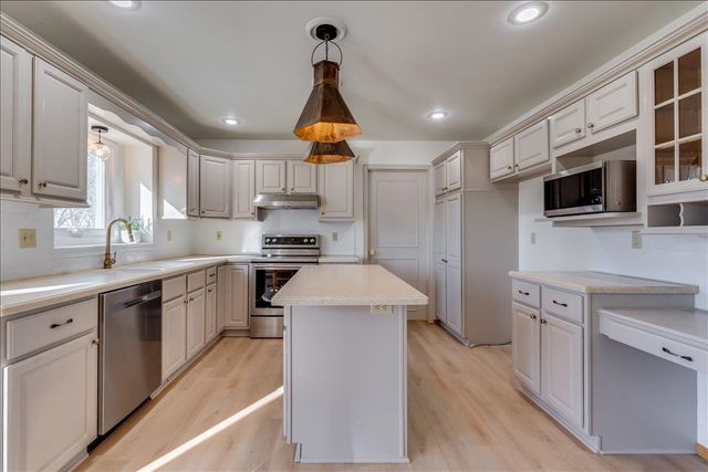 7713 E Oakmount St, Wichita, KS 67226