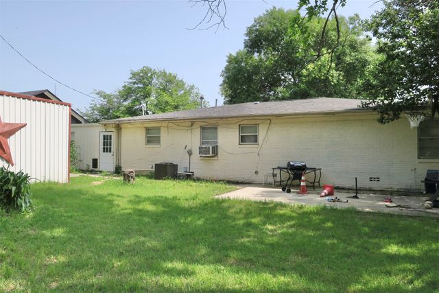 1689 N Highway 81 N, Bowie, TX 76230