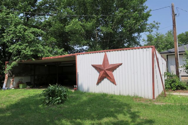 1689 N Highway 81 N, Bowie, TX 76230