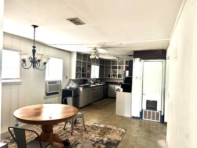 1689 N Highway 81 N, Bowie, TX 76230