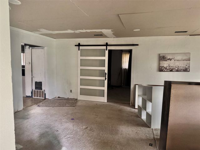 1689 N Highway 81 N, Bowie, TX 76230