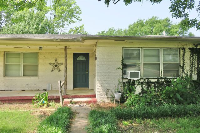 1689 N Highway 81 N, Bowie, TX 76230