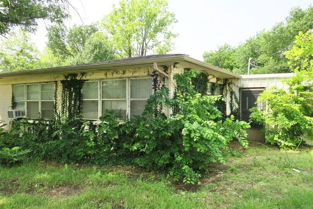1689 N Highway 81 N, Bowie, TX 76230