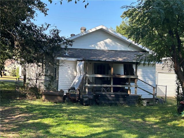 300 E Thompson Street, Clarksville, AR 72830