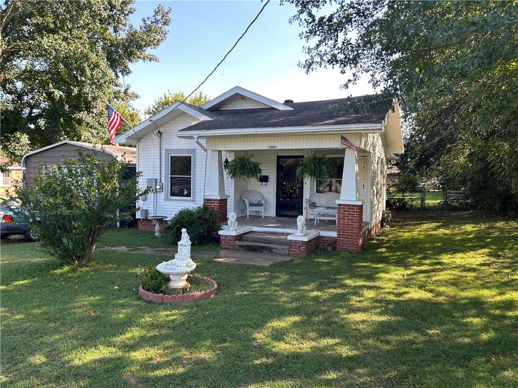300 E Thompson Street, Clarksville, AR 72830