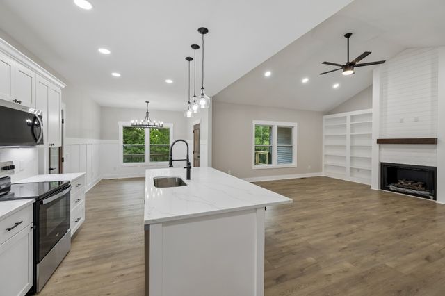 625 Farm Ridge Dr, Cookeville, TN 38506
