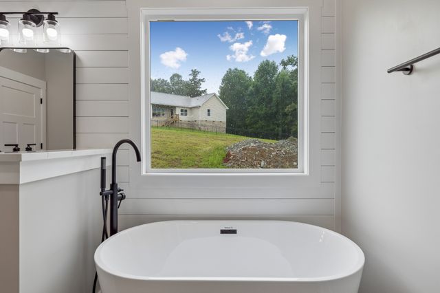 625 Farm Ridge Dr, Cookeville, TN 38506