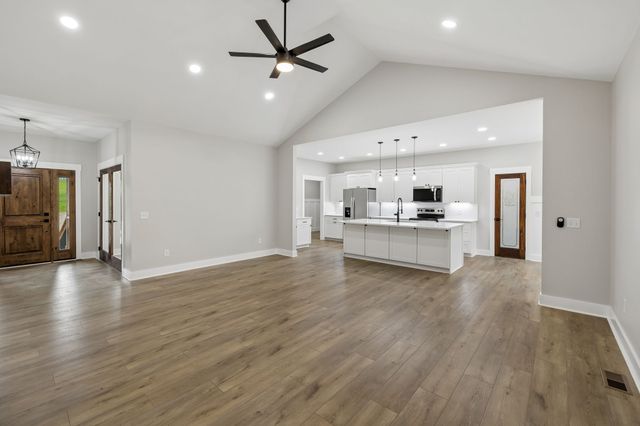 625 Farm Ridge Dr, Cookeville, TN 38506