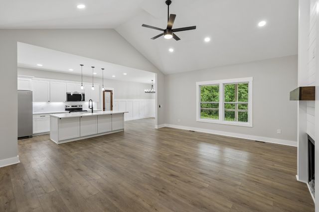 625 Farm Ridge Dr, Cookeville, TN 38506