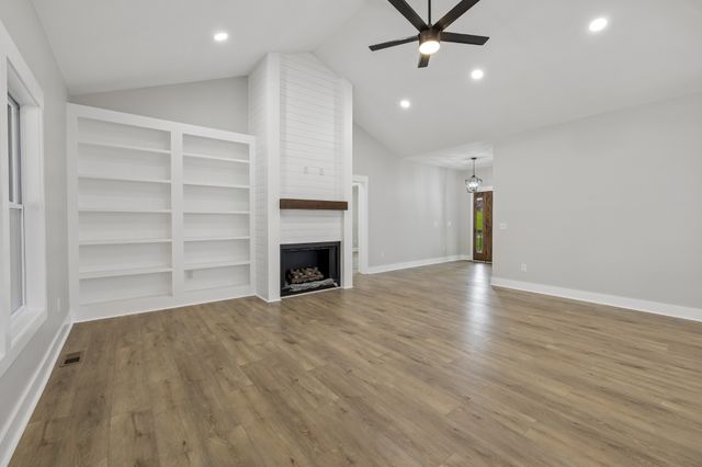 625 Farm Ridge Dr, Cookeville, TN 38506