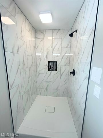 2353 W Hale Drive, Hudson, OH 44236