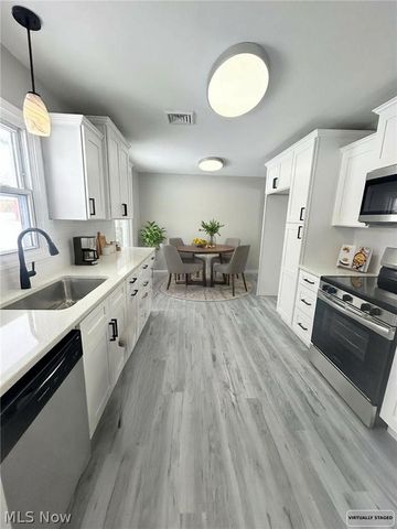 2353 W Hale Drive, Hudson, OH 44236