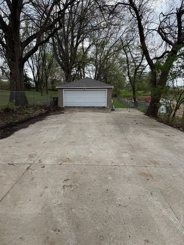 1443 Pioneer Road, Des Moines, IA 50320