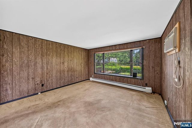11 Burlington Place, Fair Lawn, NJ 07410