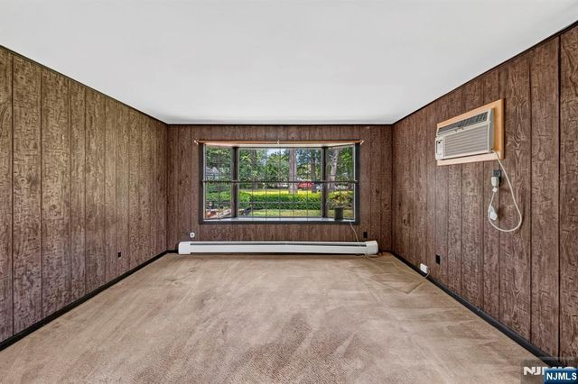 11 Burlington Place, Fair Lawn, NJ 07410
