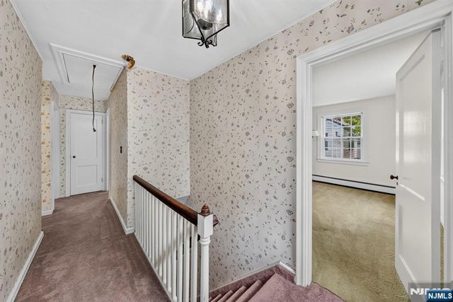11 Burlington Place, Fair Lawn, NJ 07410