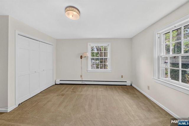 11 Burlington Place, Fair Lawn, NJ 07410