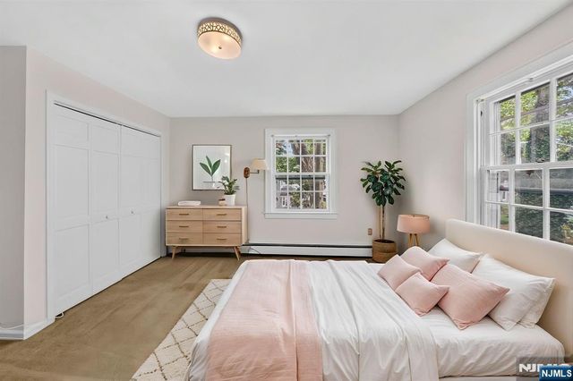 11 Burlington Place, Fair Lawn, NJ 07410