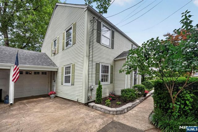11 Burlington Place, Fair Lawn, NJ 07410