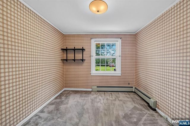 11 Burlington Place, Fair Lawn, NJ 07410