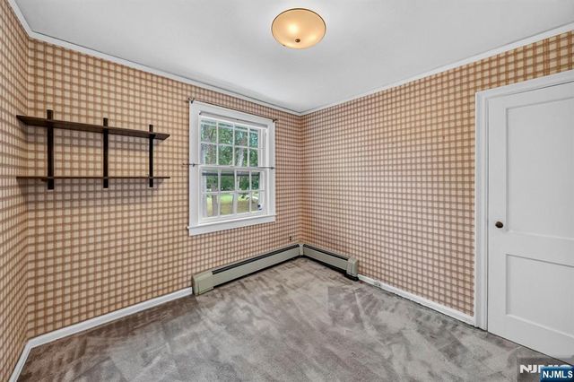 11 Burlington Place, Fair Lawn, NJ 07410
