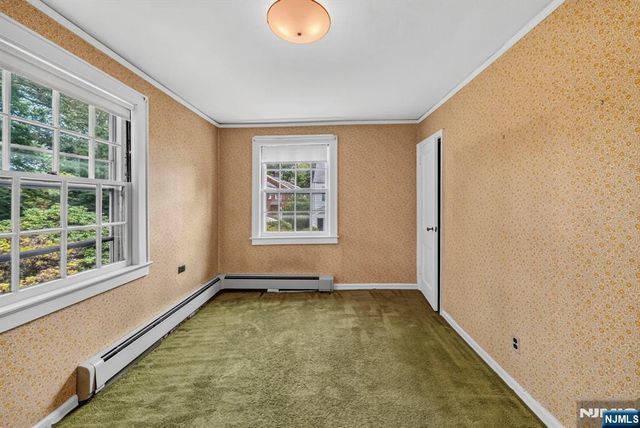 11 Burlington Place, Fair Lawn, NJ 07410