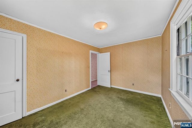 11 Burlington Place, Fair Lawn, NJ 07410