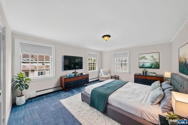 11 Burlington Place, Fair Lawn, NJ 07410